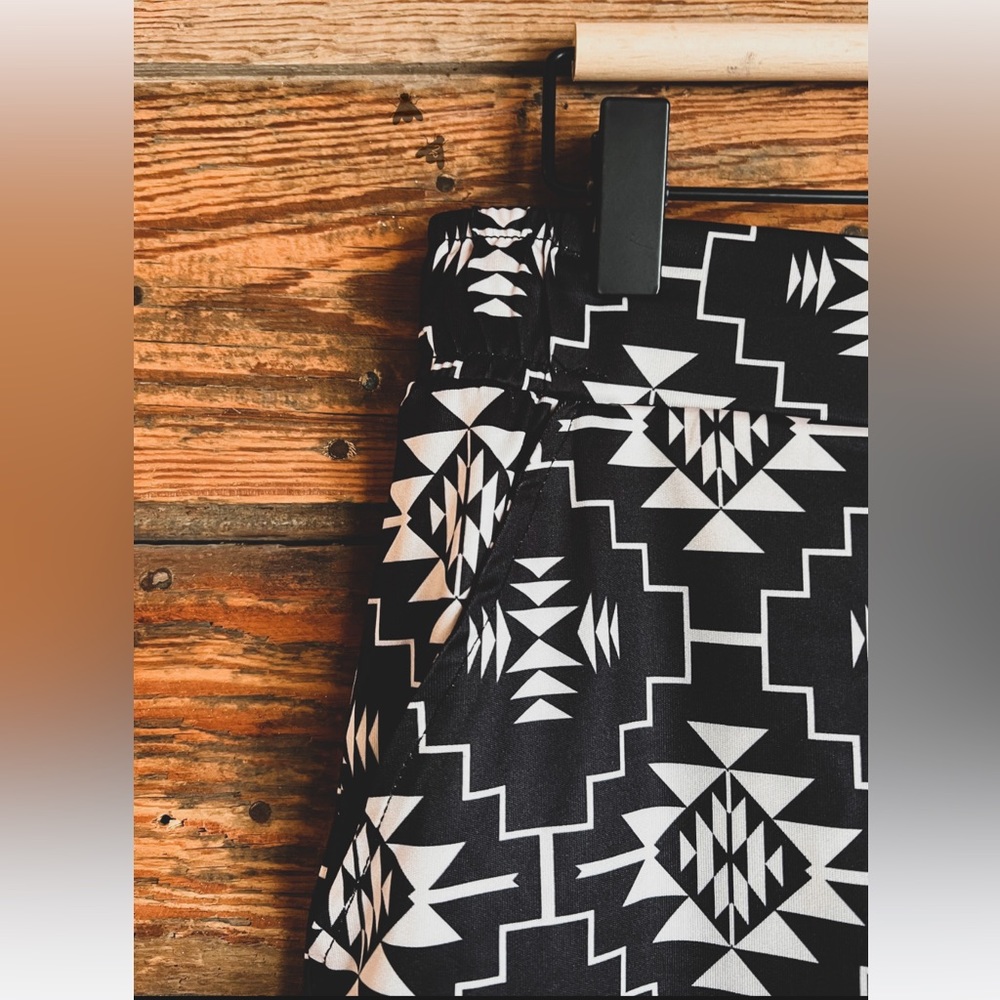 NWT! Fabulous “Maverick Moonlight” Black & White Skort! 🌸 - Picture 2 of 6
